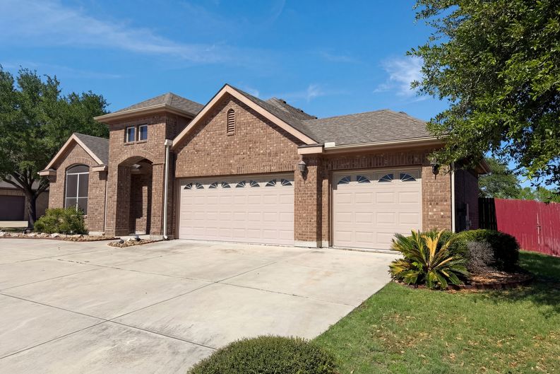 Photo 7 of 22 of 6941 Laura Hts, Schertz, TX