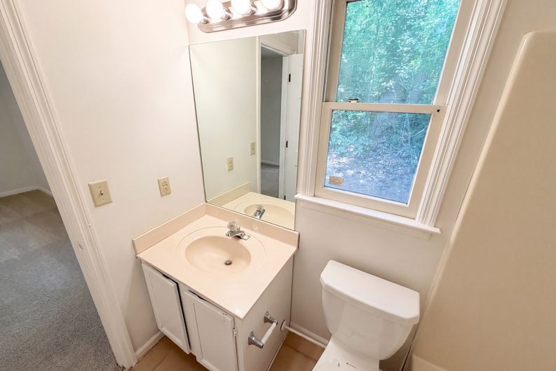 Photo 18 of 26 of 1150 Magnolia Way SE, Smyrna, GA