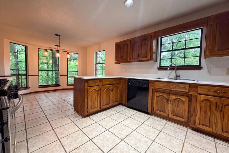 Photo 7 of 24 of 1223 6th St, Pleasant Grove, AL