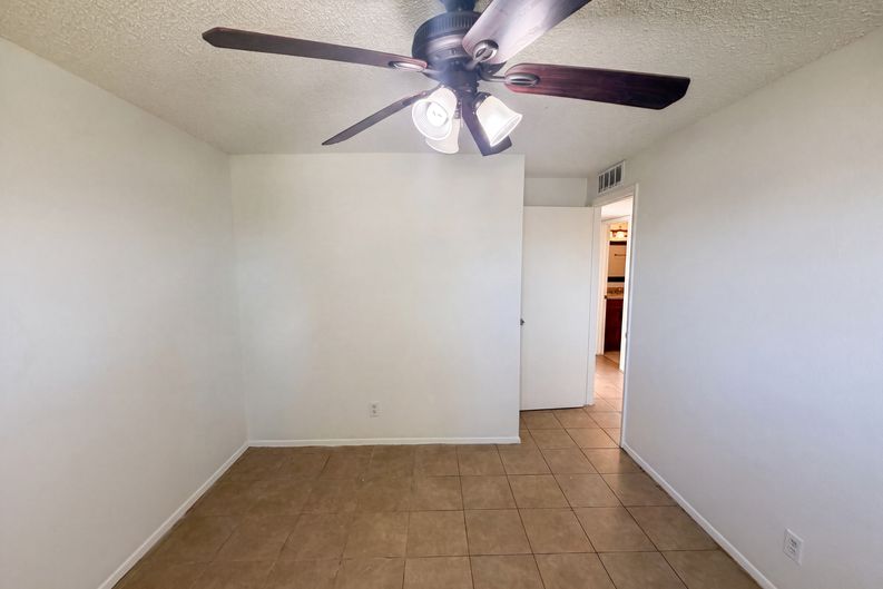 Photo 10 of 27 of 5617 W Hatcher Rd, Glendale, AZ