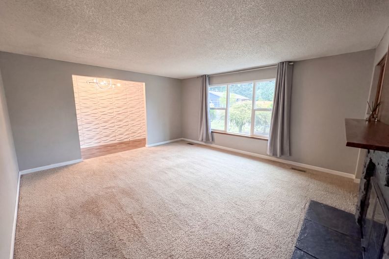 Photo 3 of 21 of 7022 160th Street Ct E, Puyallup, WA
