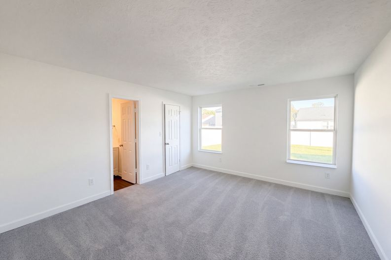 Photo 4 of 20 of 8051 Painted Pony Dr, Indianapolis, IN
