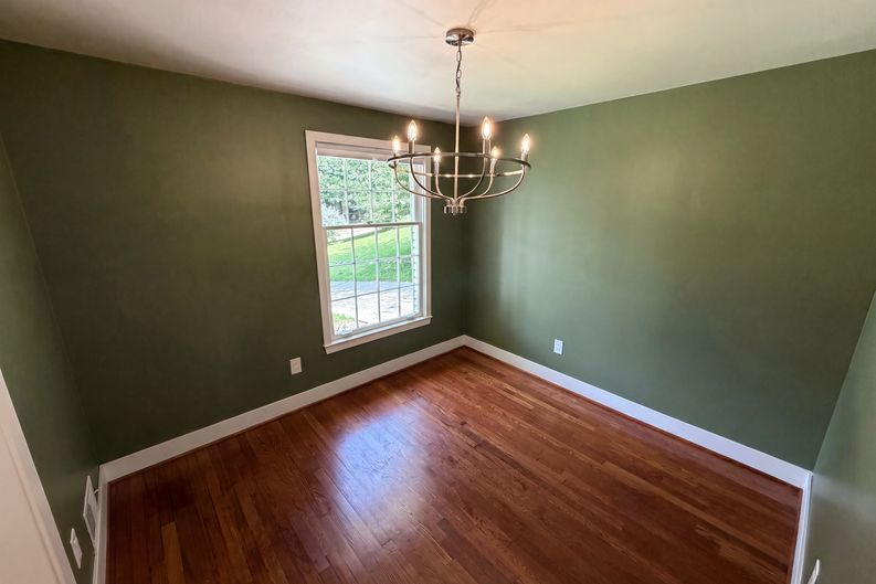 Photo 6 of 23 of 2320 Capehart Cir NE, Atlanta, GA