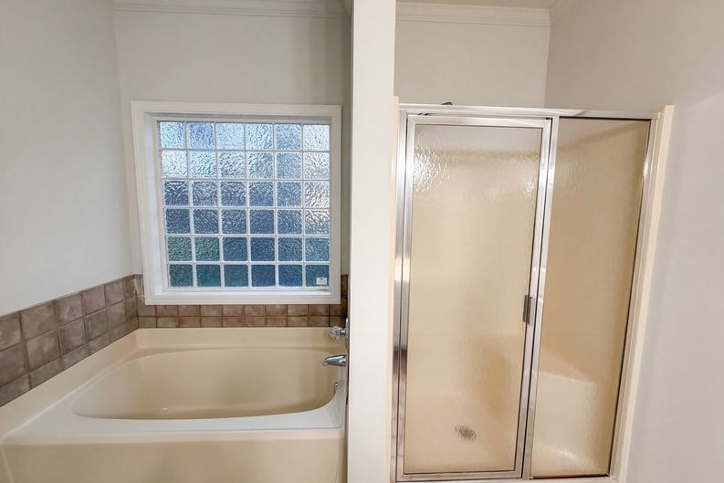 Photo 11 of 18 of 729 E Ivy Valley Dr, Fuquay Varina, NC