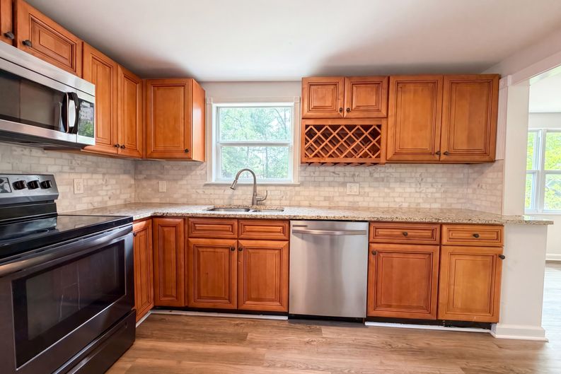 Photo 9 of 19 of 7008 Thurston Rd, Jacksonville, FL