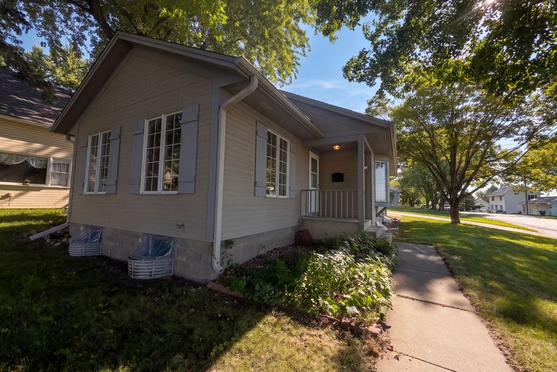 Photo 15 of 19 of 441 S Elm St, Waconia, MN