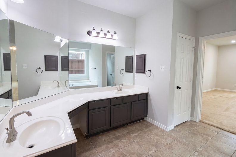 Photo 15 of 24 of 4536 Risinghill Dr, Plano, TX