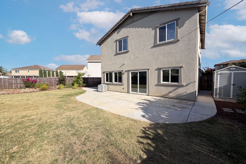 Photo 5 of 27 of 8224 Kossum Way, Elk Grove, CA