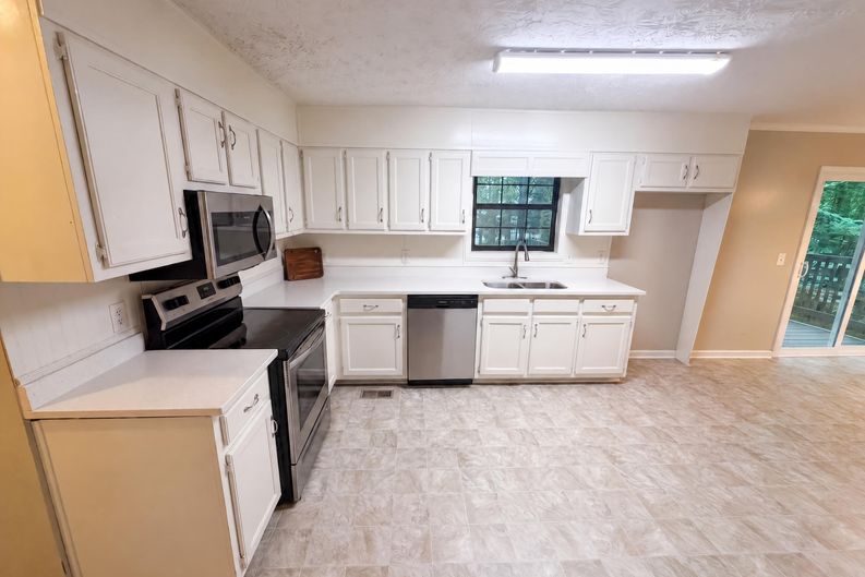 Photo 6 of 24 of 4628 Sapling Ct, Douglasville, GA