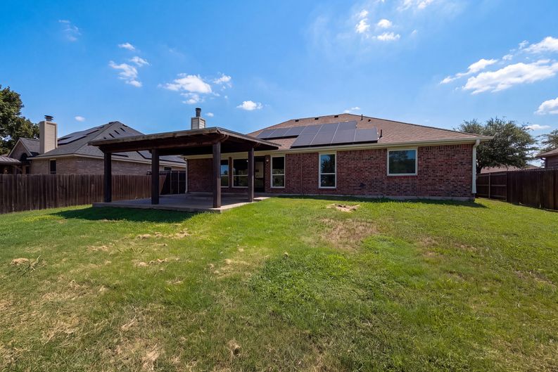 Photo 5 of 21 of 324 Cascade Dr, Red Oak, TX