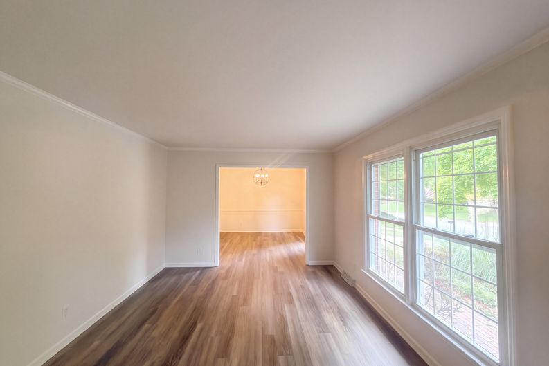 Photo 3 of 15 of 505 Leawood Dr, Greensboro, NC