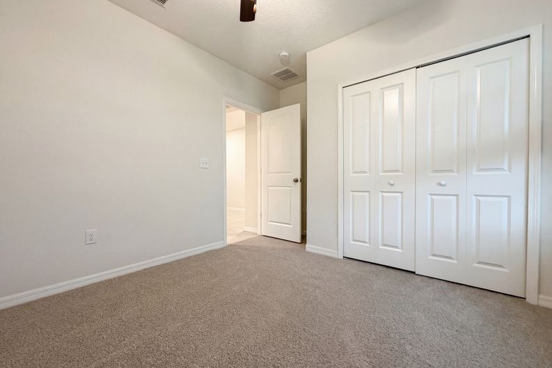 Photo 13 of 42 of 11849 Blackeyed Susan Dr, Riverview, FL