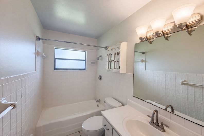 Photo 10 of 17 of 3129 Avenue W NW, Winter Haven, FL