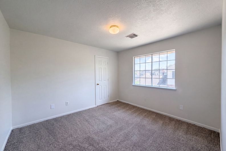 Photo 18 of 30 of 2854 Everett Dr, Friendswood, TX