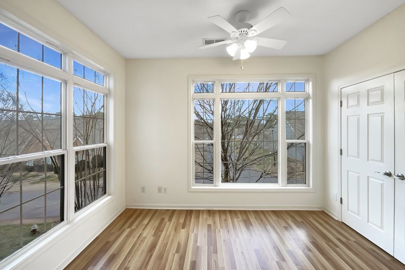 Photo 7 of 16 of 2501 Huntscroft Ln, Raleigh, NC