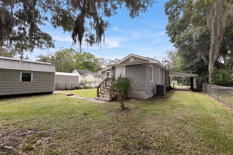 Photo 5 of 17 of 642 Gardiner St, Starke, FL