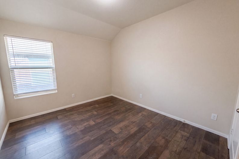 Photo 9 of 20 of 6337 Pontoon St, Fort Worth, TX