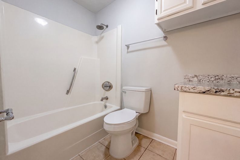 Photo 10 of 19 of 909 Axis Cir, Hope Mills, NC