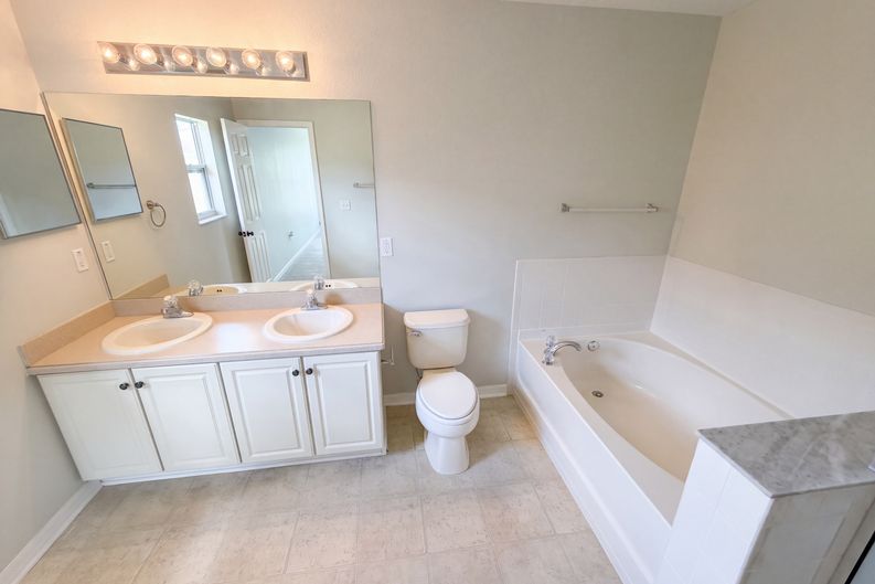 Photo 23 of 40 of 17534 Balmaha Dr, Land O Lakes, FL