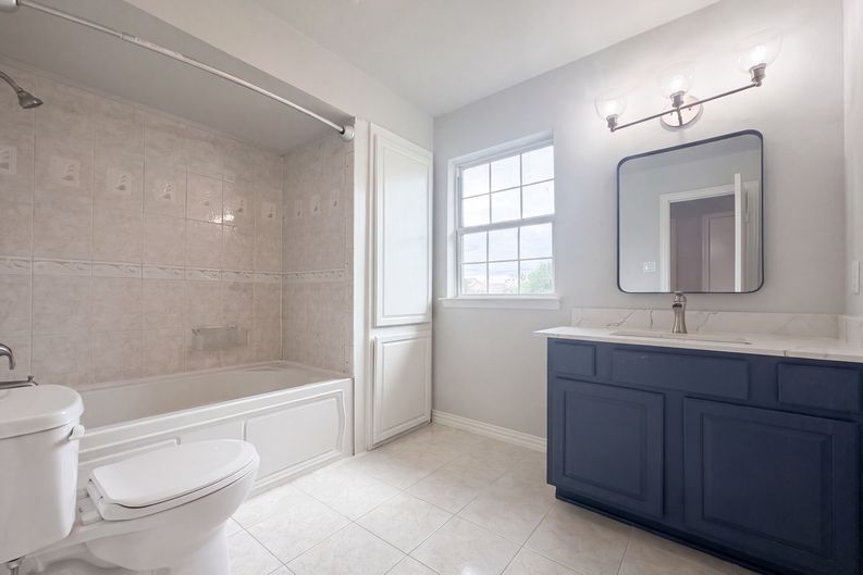 Photo 17 of 22 of 3308 Brookhaven Club Dr, Dallas, TX