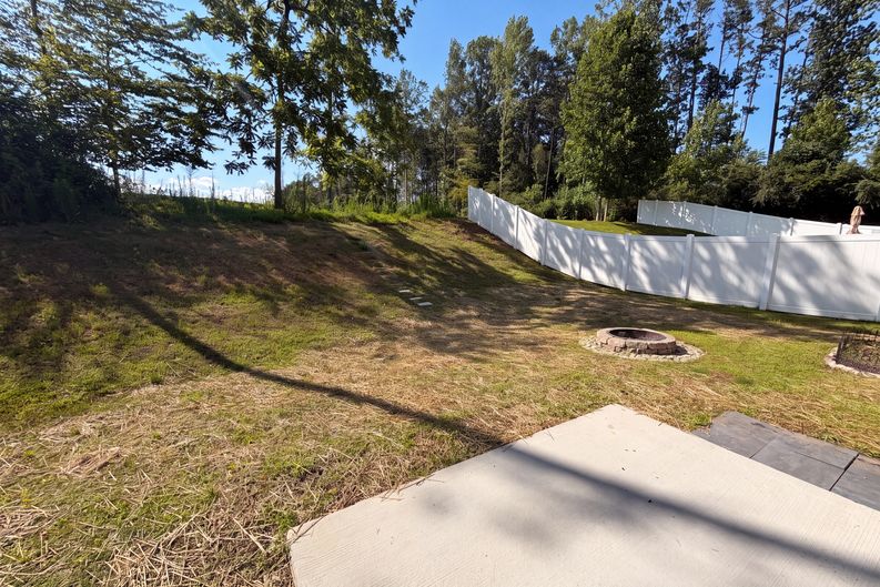 Photo 24 of 26 of 2014 Tarzi Ln, Charlotte, NC