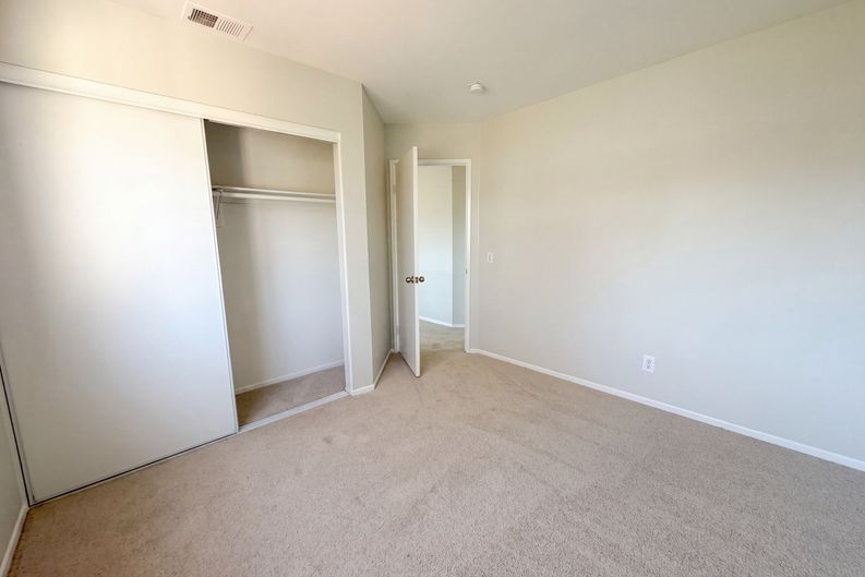 Photo 4 of 23 of 2565 W Fairview Dr, Rialto, CA