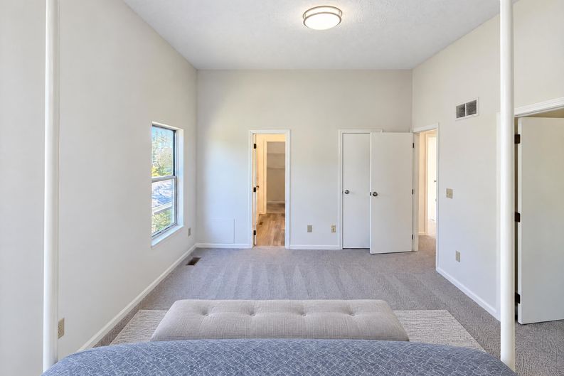 Photo 6 of 26 of 5640 Boulder Crest St, Columbus, OH