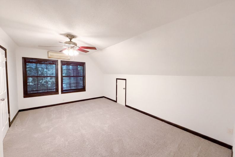 Photo 12 of 20 of 240 Shawna Ln, Hillsboro, TN