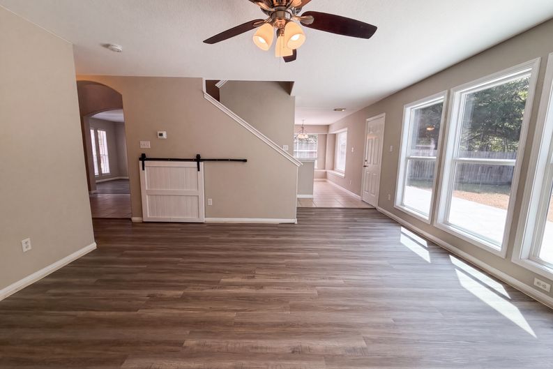 Photo 8 of 21 of 12159 Hawthorne Dr, Montgomery, TX