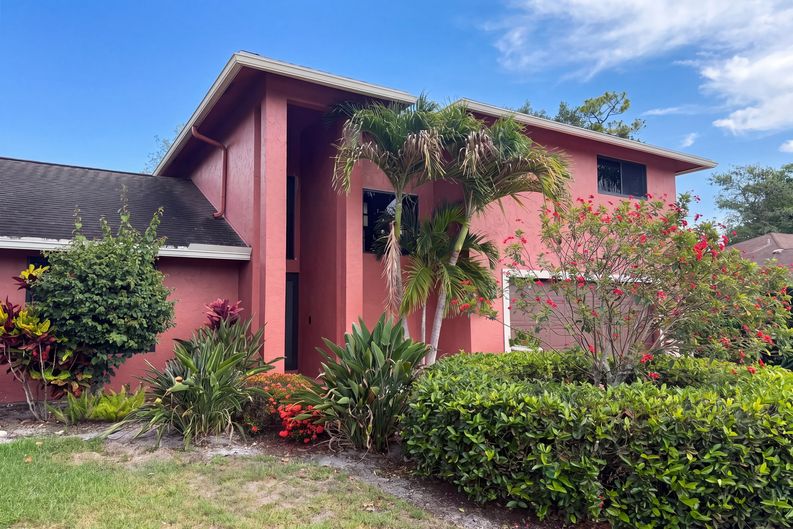 Photo 25 of 47 of 118 Waterway Rd, Royal Palm Beach, FL