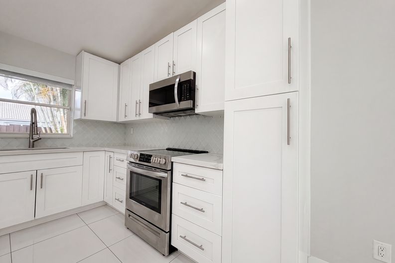 Photo 11 of 25 of 16571 SW 145th Ave, Miami, FL