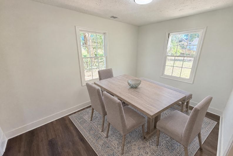 Photo 15 of 53 of 1330 Lynford Dr SW, Atlanta, GA