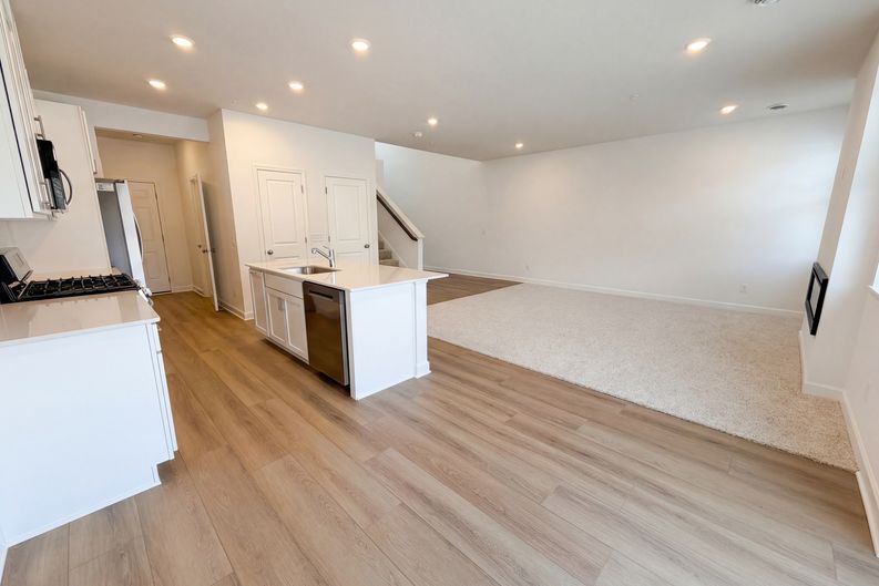 Photo 7 of 22 of 3022 Basswood St, Little Canada, MN