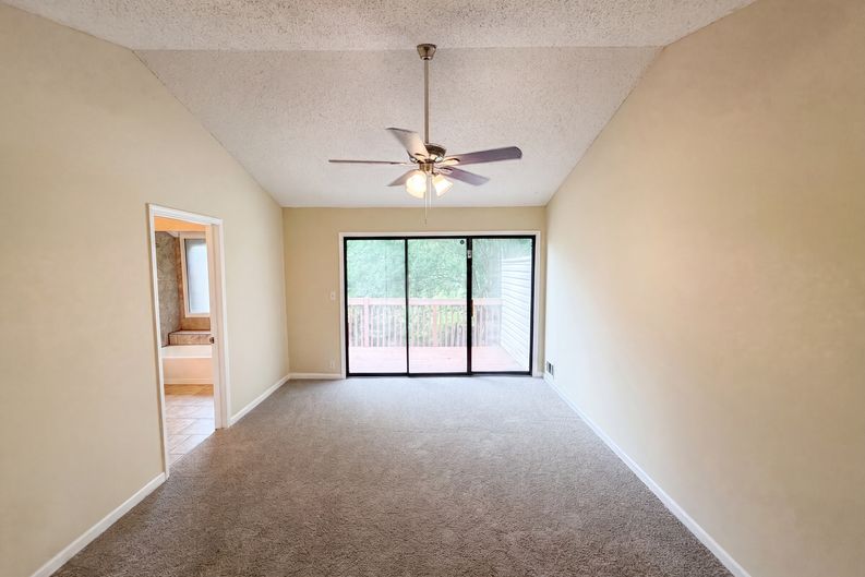 Photo 4 of 24 of 3271 Tennington Pl, Lawrenceville, GA