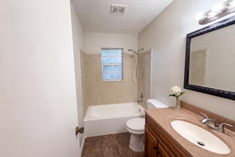 Photo 6 of 22 of 5750 NW 55th Ave, Ocala, FL