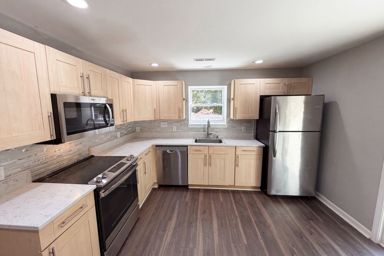 Photo 7 of 29 of 1322 Carolyn Dr, Charlotte, NC