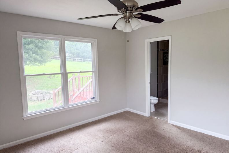 Photo 4 of 22 of 8749 Christopher Ln, Warrenton, VA