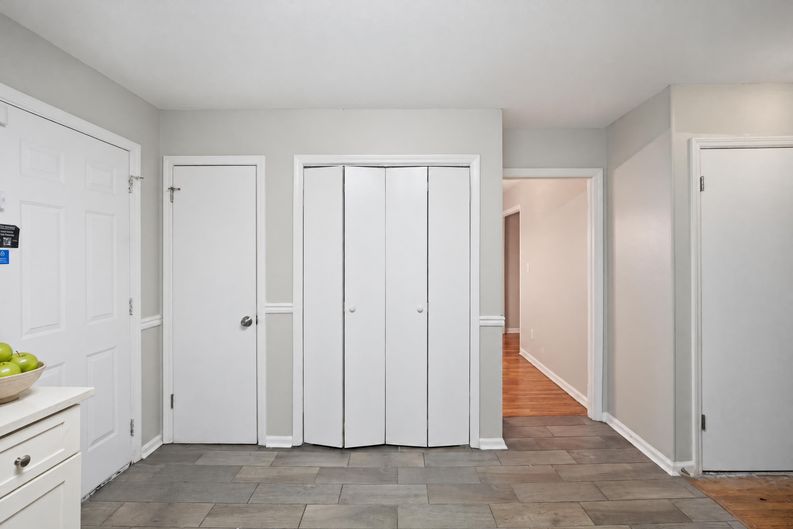 Photo 10 of 35 of 1604 Drayton Woods Dr, Tucker, GA