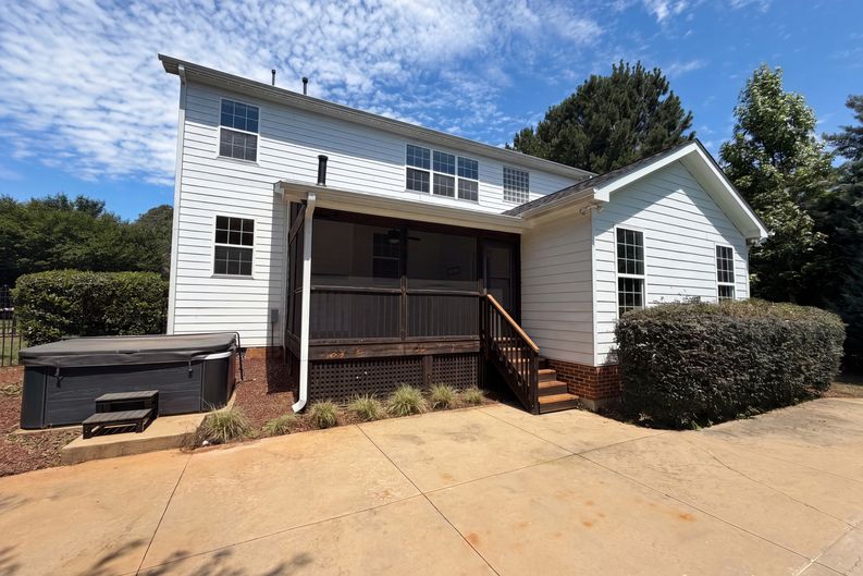 Photo 5 of 23 of 4903 Homeplace Dr, Apex, NC