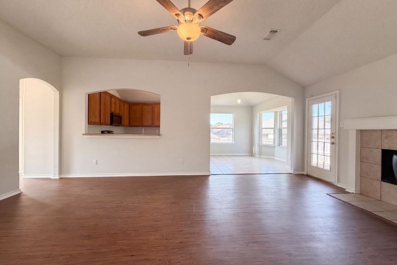 Photo 3 of 18 of 9 Fern Oak Ct, Mansfield, TX