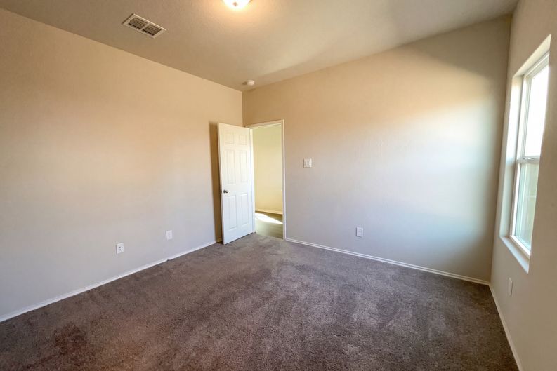 Photo 10 of 17 of 431 Pleasanton Way, San Antonio, TX