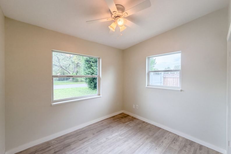 Photo 14 of 24 of 1371 Jeffords St, Clearwater, FL