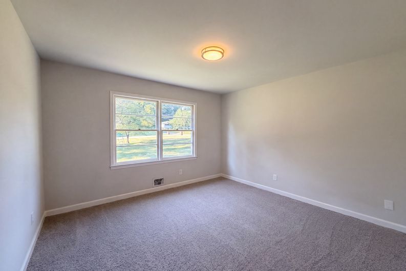 Photo 15 of 34 of 3091 Beechwood Dr, Lithia Springs, GA