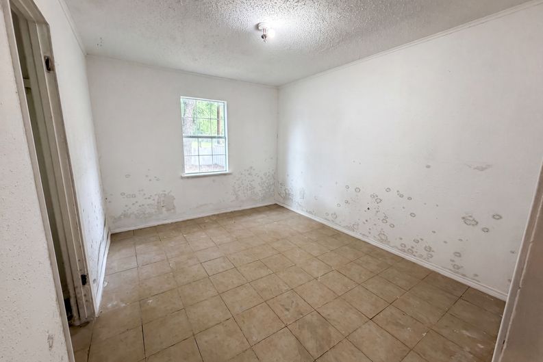 Photo 11 of 16 of 2210 Ben Hur St, Dallas, TX