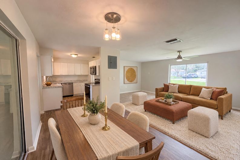 Photo 7 of 24 of 411 W Seminole Ave, Eustis, FL