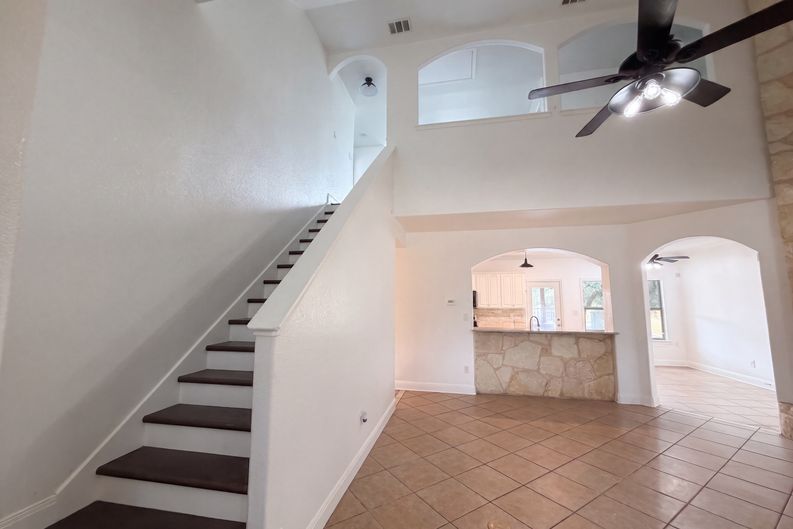 Photo 6 of 19 of 4247 Richmond Ave, Spring Branch, TX