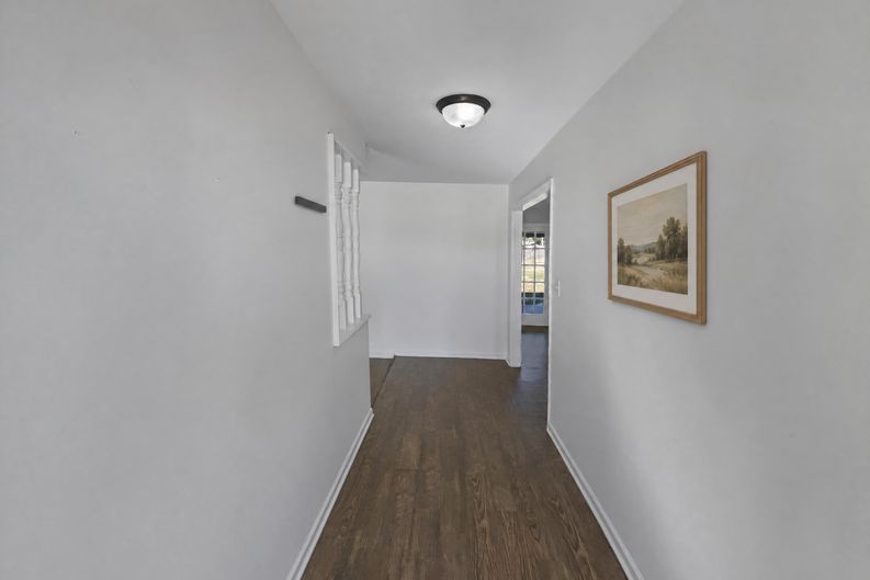 Photo 7 of 18 of 1105 E 17th St, Georgetown, TX