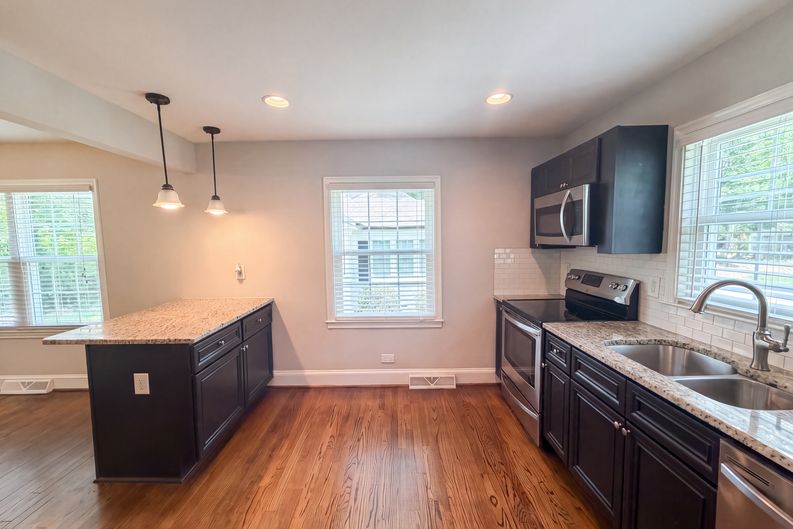 Photo 5 of 17 of 1712 N Roxboro St, Durham, NC