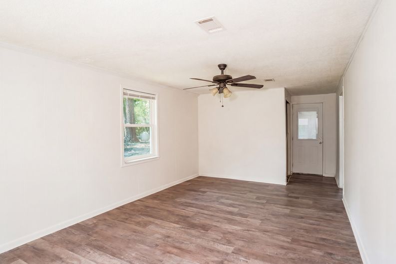 Photo 8 of 41 of 733 Sutton St, Jesup, GA