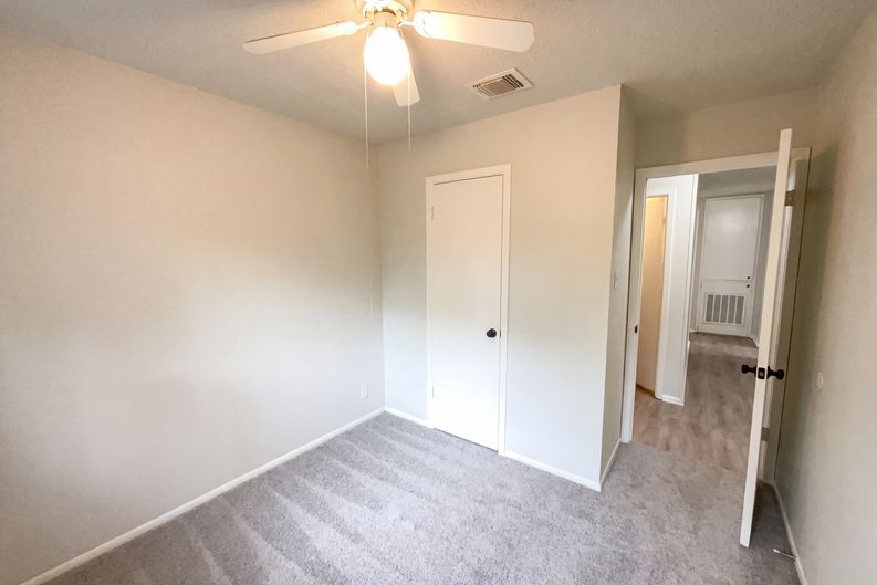 Photo 13 of 20 of 2830 Fisher Field Dr, San Antonio, TX